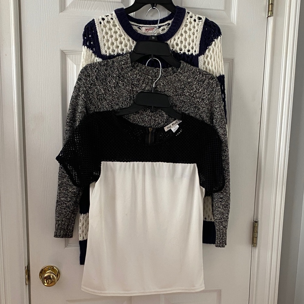 Bundle of women tops,